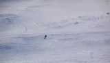 Hannu ja latu Ceakkoluohkka I * Esan laskun videoinnin j�lkeen pudottelin itse alas j��lle * 800 x 469 * (57KB)
